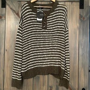 Women’s Sweater Perfect For Fall Size L NWT